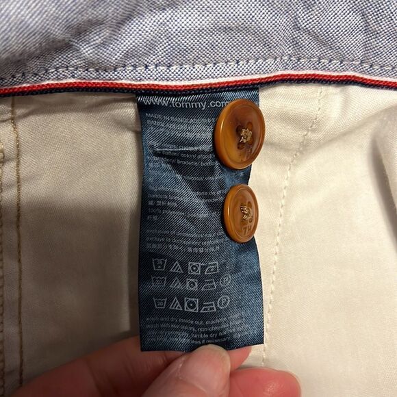 TOMMY Hilfiger Men’s Chino Short. Size 34 - Picture 6 of 6